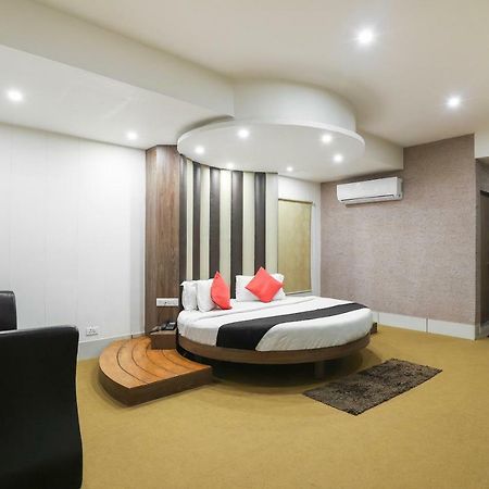 Apple Residency Hotell Pātan Exteriör bild