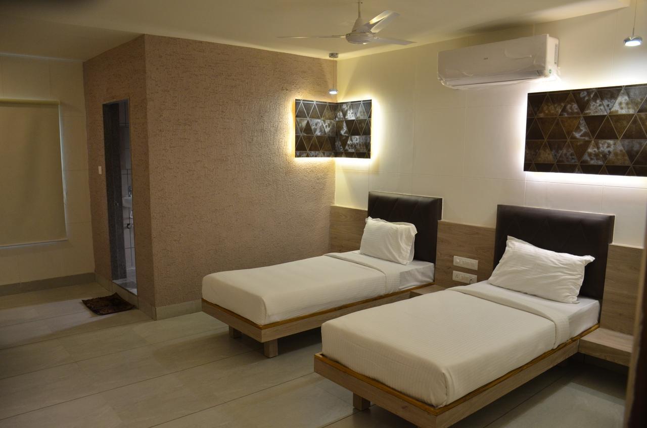 Apple Residency Hotell Pātan Exteriör bild