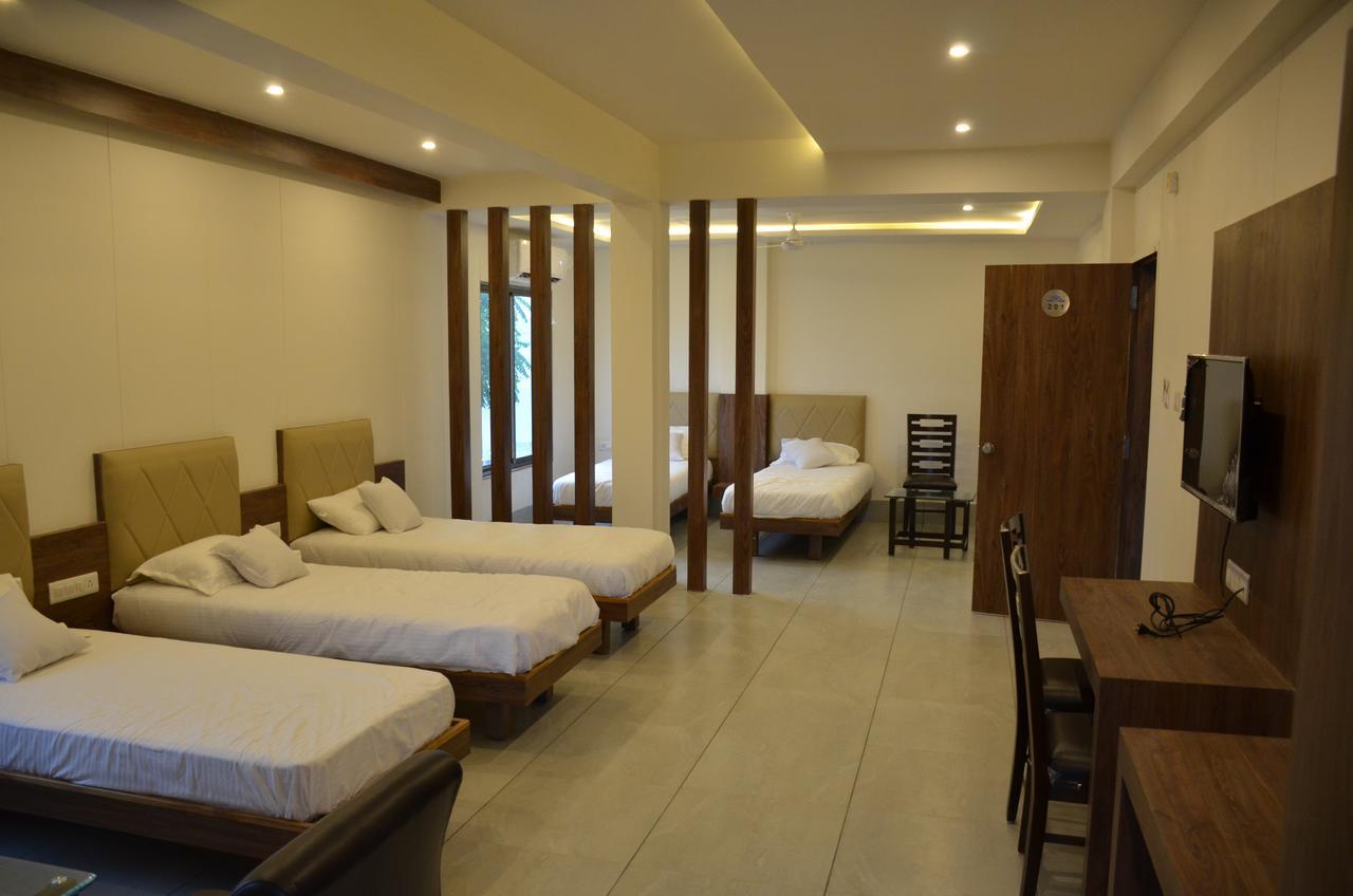 Apple Residency Hotell Pātan Exteriör bild