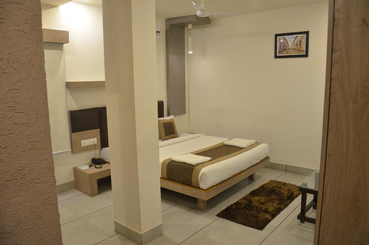 Apple Residency Hotell Pātan Exteriör bild