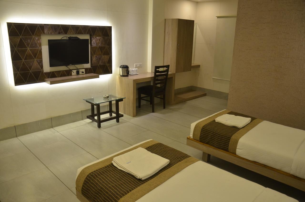 Apple Residency Hotell Pātan Exteriör bild