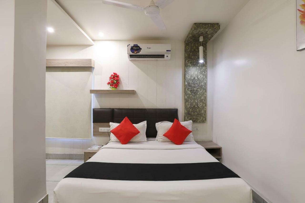 Apple Residency Hotell Pātan Exteriör bild