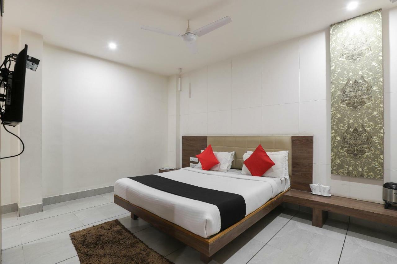 Apple Residency Hotell Pātan Exteriör bild