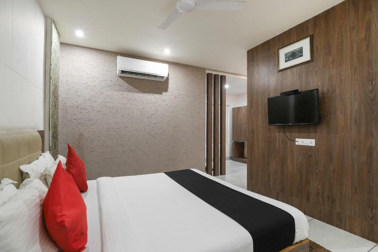 Apple Residency Hotell Pātan Exteriör bild