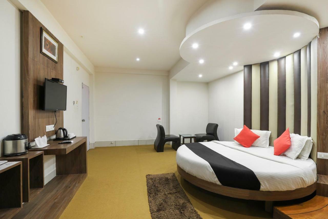 Apple Residency Hotell Pātan Exteriör bild