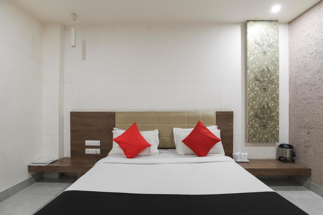 Apple Residency Hotell Pātan Exteriör bild